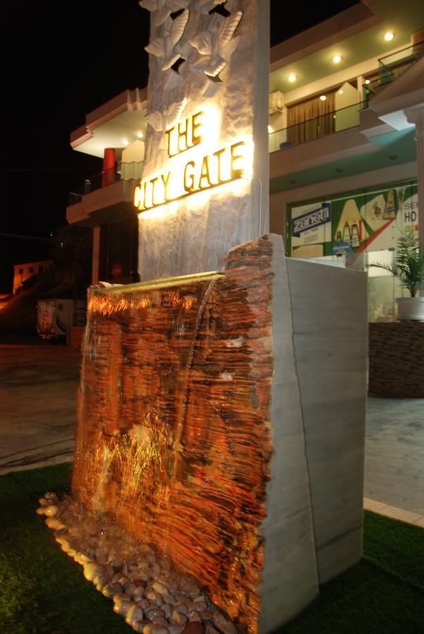 The City Gate Hotel Sarandë Exteriör bild
